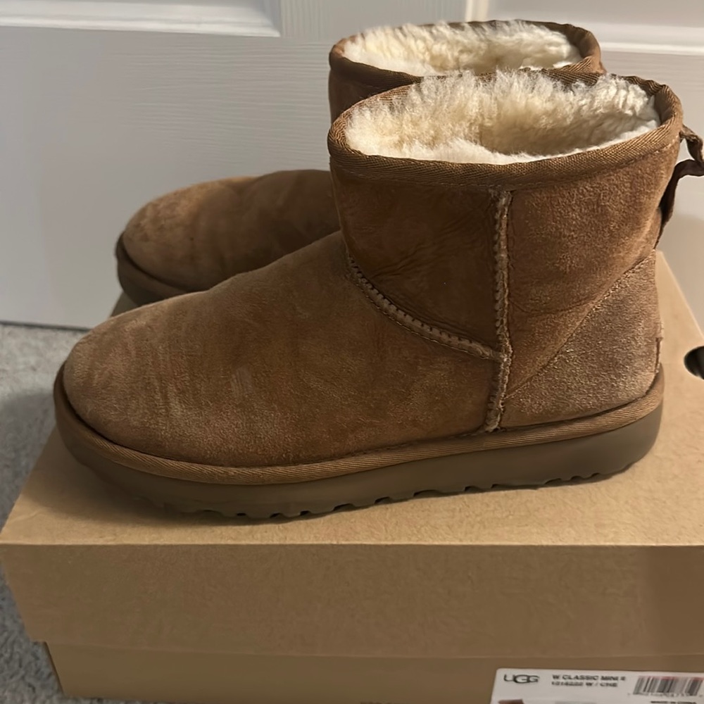 Size 7 women’s Classic Mini Uggs